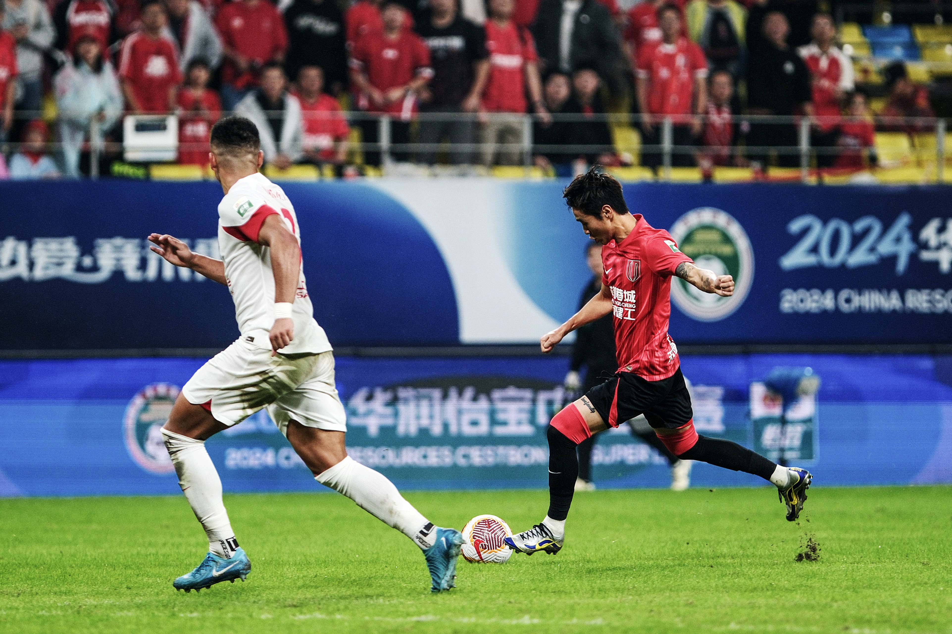 赛地聚焦：社区盾转会期热度飙升，上海申花伤情更新，压力陡增，临场指挥获称赞